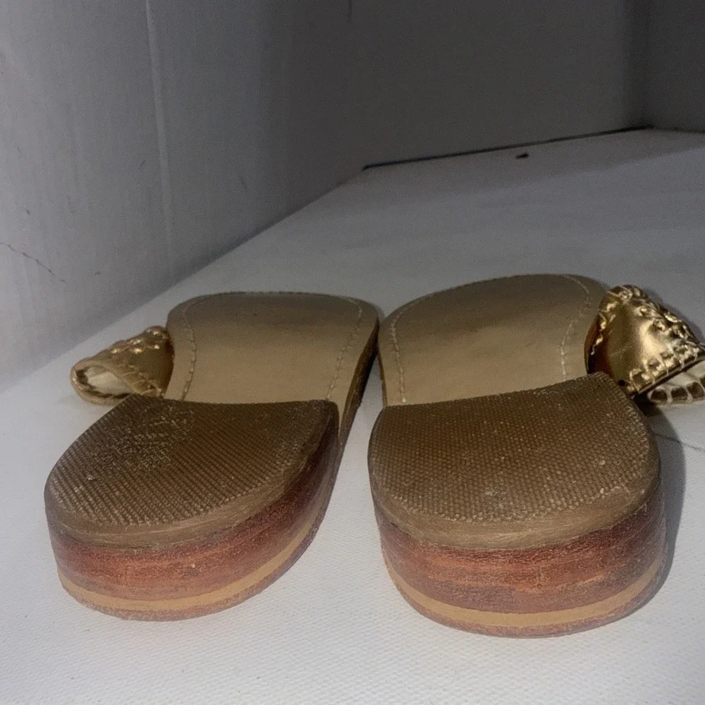 Jack Rogers Gold Leather Preppy Medallion Old Money Sandals USA Women's Size 4